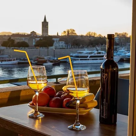 Sundowner Apartment *